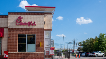 The Internet Is Going Wild After Seeing A Heroic Chick-Fil-A Employee Stop A Carjacking