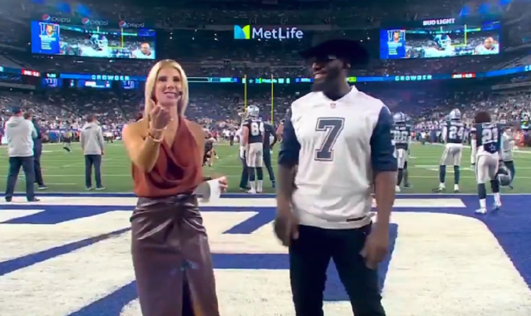 Dez Bryant takes photo with fan who has a Dez Bryant hand tattoo