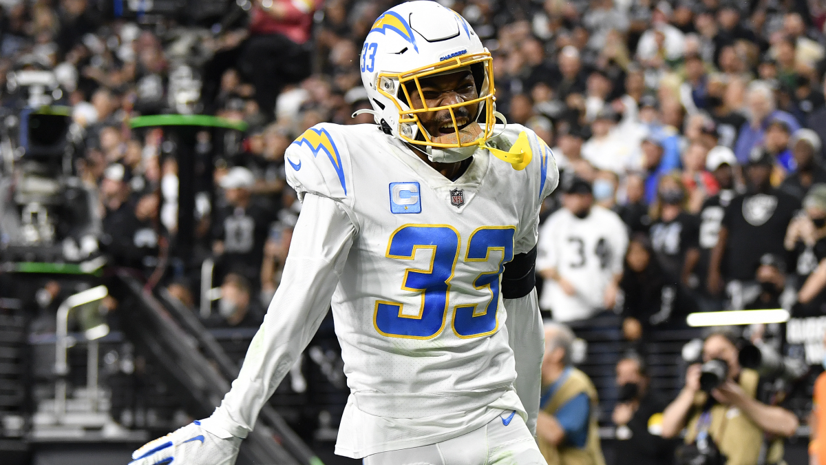 Chargers star Derwin James busts out wrestling move to stop Travis Kelce at  goal line