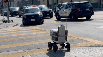 Food Delivery Robot Invades Active Crime Scene In L.A. To Complete A Job (Video)