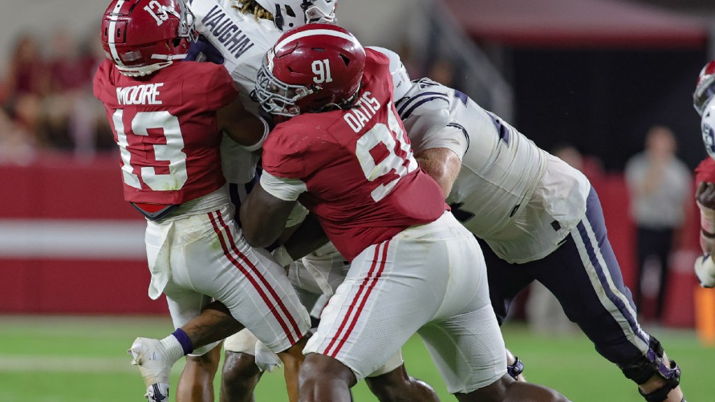 Alabama Freshman DL Jaheim Oatis Might Be The Strongest Man In The NCAA
