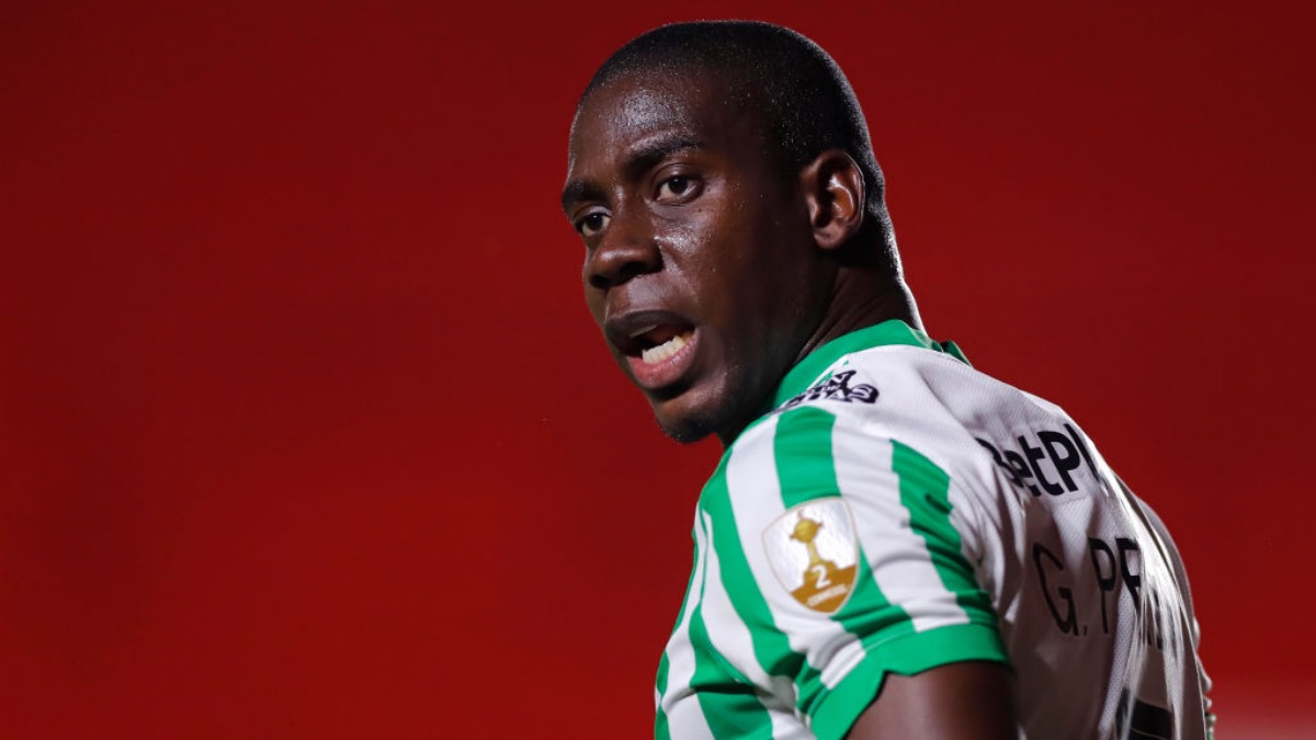 Pro Soccer Player Flashed His Opponent To Distract Him During Free Kick