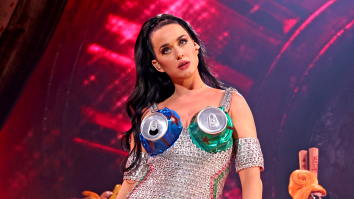 Comical Conspiracy Theory Claims Katy Perry Is A Robot After She ‘Glitches’ During Concert