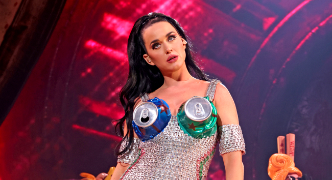 Conspiracy Theory Claims Katy Perry Is A Robot After She Glitches