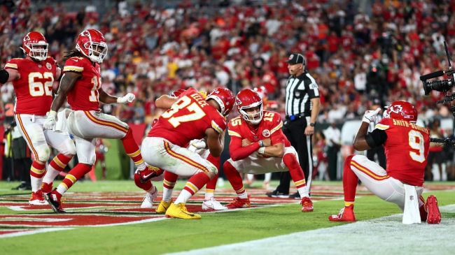 Patrick Mahomes Blows Juju Smith-Schuster's Mind With Stellar Play