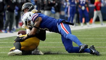 Pittsburgh Steelers QB Kenny Pickett Gives Solid Reasoning For Starting Fight With Bills DE Shaq Lawson
