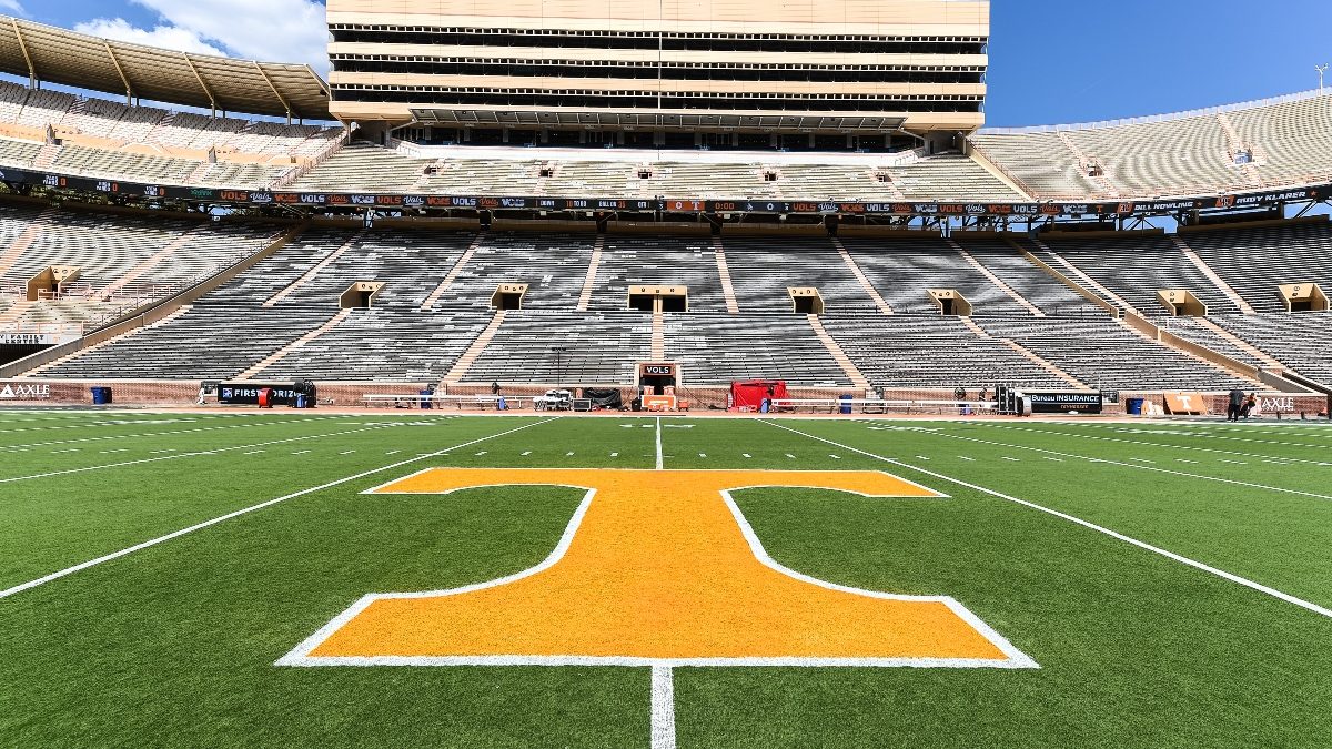 Tennessee Reveals Dark Mode Uniforms With Black Helmets