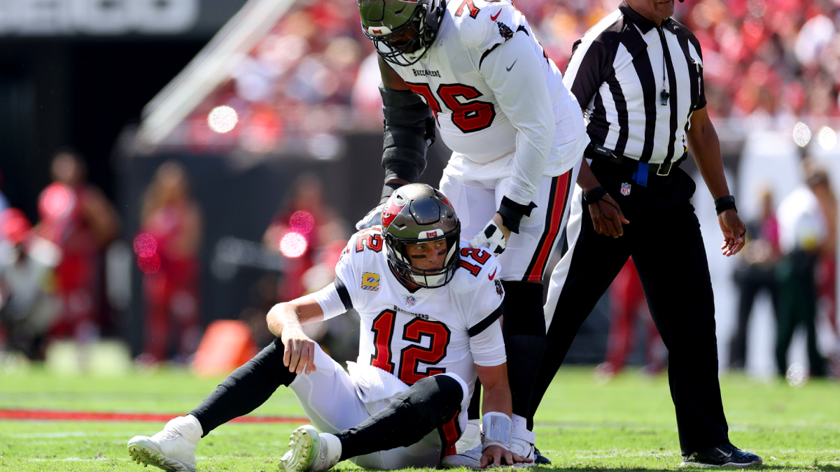 Was this roughing the passer? Debatable call goes Tom Brady's way