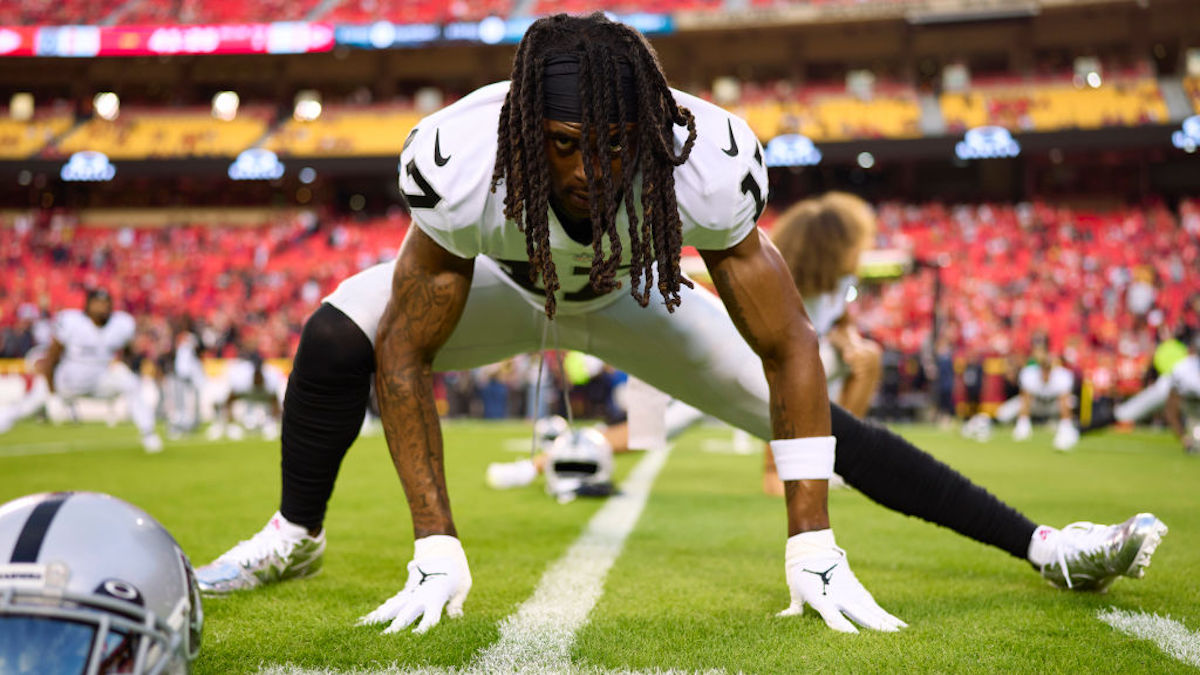 NFL player shoves cameraman after loss on MNF