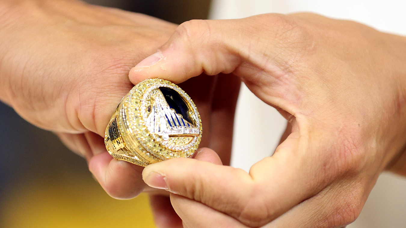 Warriors receive 2022 championship rings before season opener