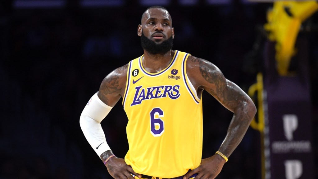 LeBron James Missed Every Single Shot In Historically Awful Preseason Debut And Lakers Fans Let Him Hear It