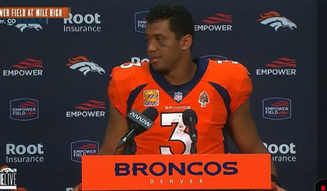 Broncos – Colts: Russell Wilson's Broncos Country, let's ride awkward