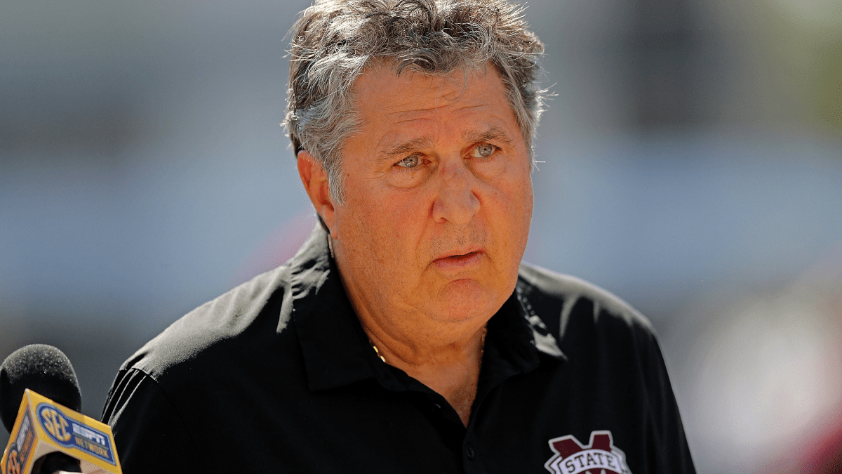 Mike Leach Fears Future Generations In Starkville Won't Have Hands