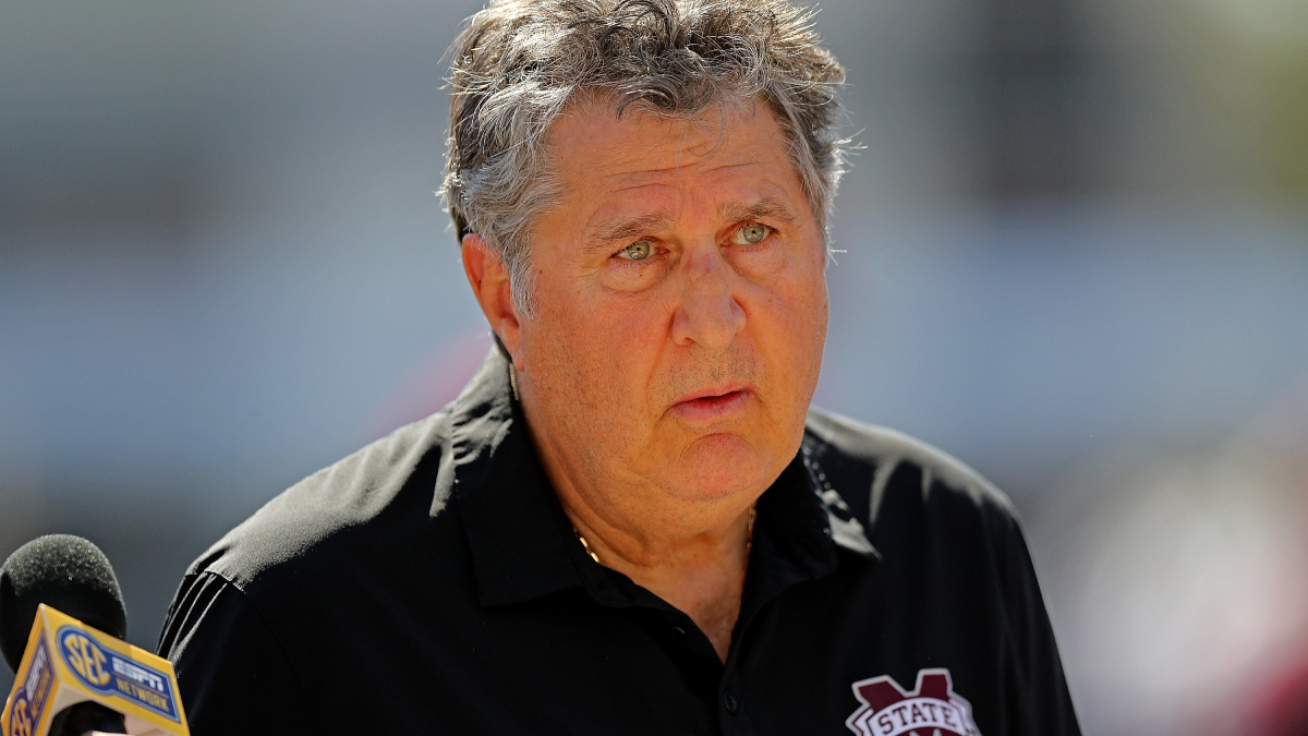 Mike Leach Fears Future Generations In Starkville Won't Have Hands