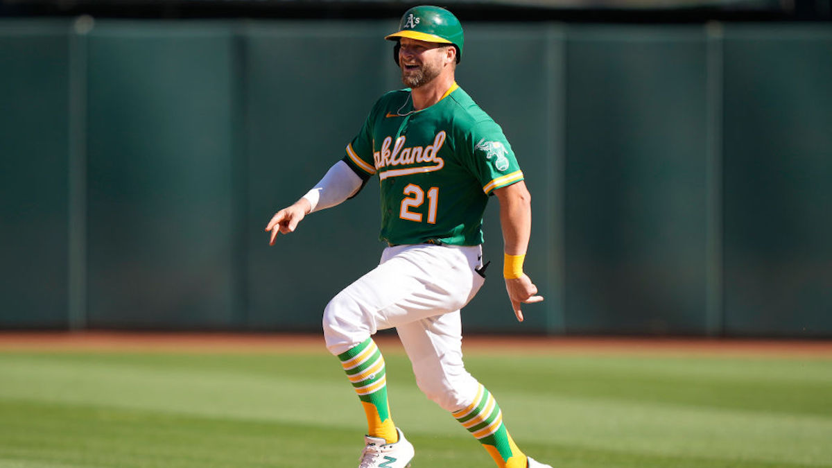 Athletics' Stephen Vogt ends career with kids introducing him