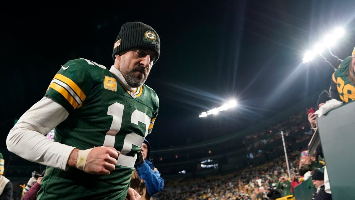 NFL players union renews call for grass fields after Aaron Rodgers