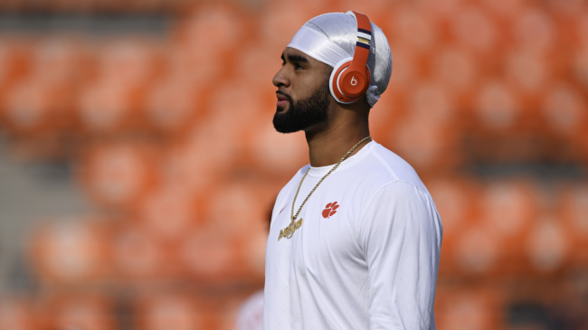 DJ Uiagalelei warms up ahead of Clemson's game.