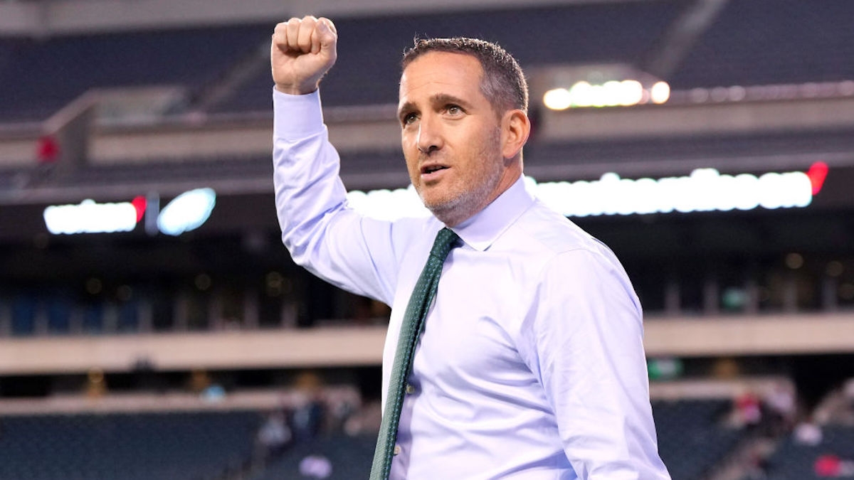 Eagles GM Howie Roseman Jokingly 'Confronts' Eagles Fans (VIDEO)