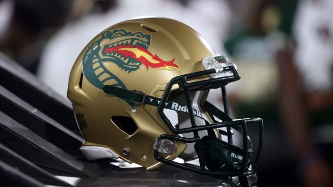 UAB 'Expected To Sign' Former Super Bowl Winning QB As Their New HC