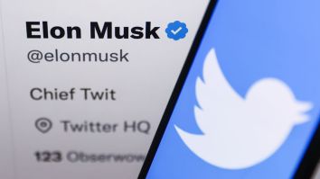 Elon Musk Is Trying to Keep Stephen King On Twitter By Negotiating The Price Of The Blue Check