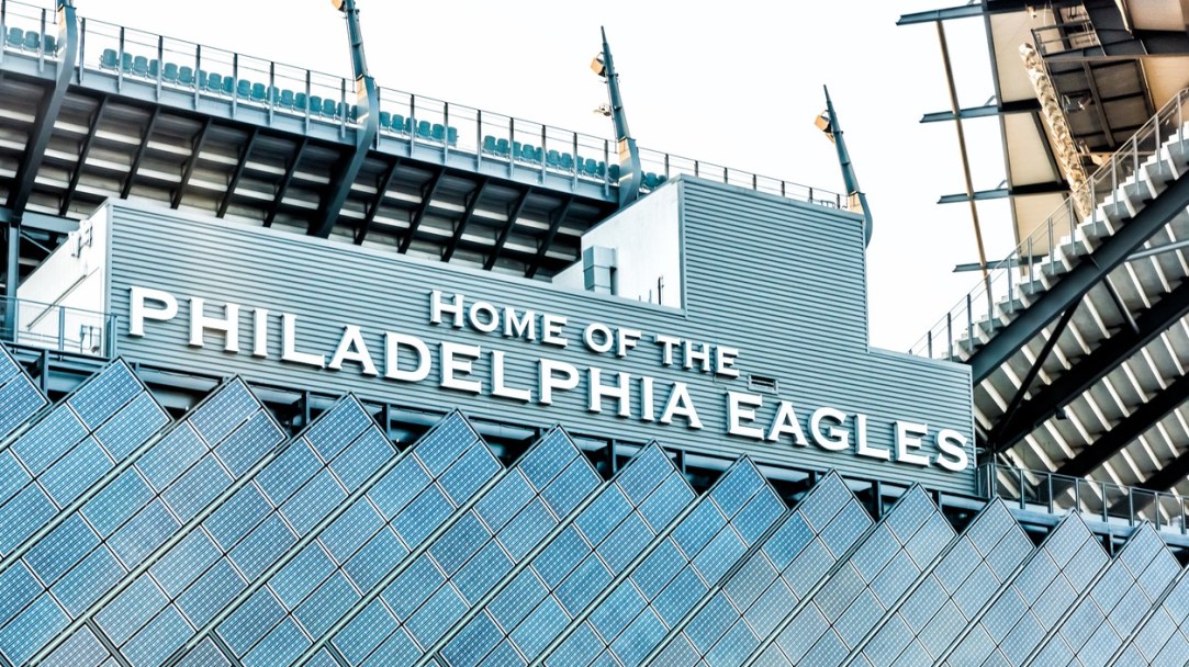 The First Eagles Fan Tailgating At The Stadium For 'MNF' Gives Incredible Philly-Fueled Interview