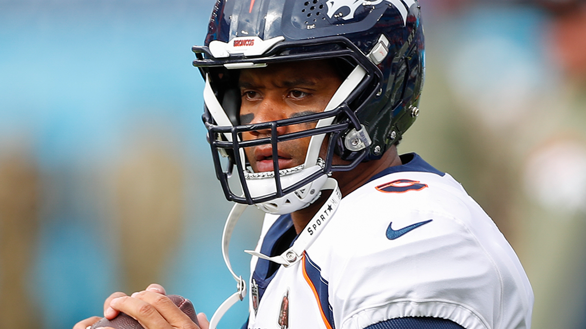 Former offensive tackle claims Russell Wilson is using old audibles