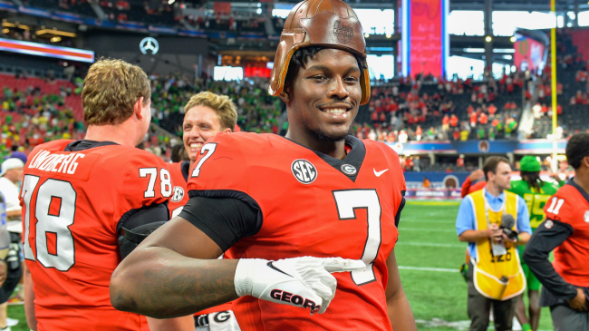 Arik Gilbert poses for a picture with Georgia football.