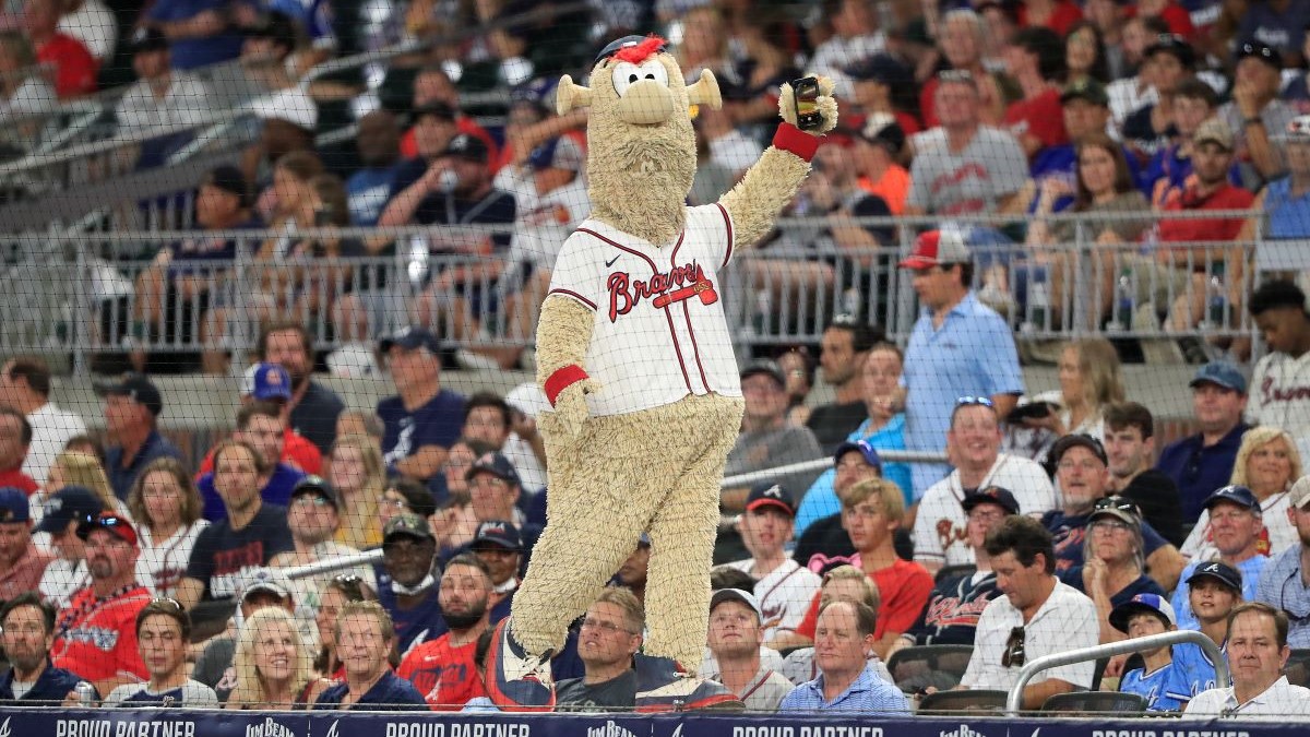 Braves mascot Blooper is ready to join the Heisman House (Video)