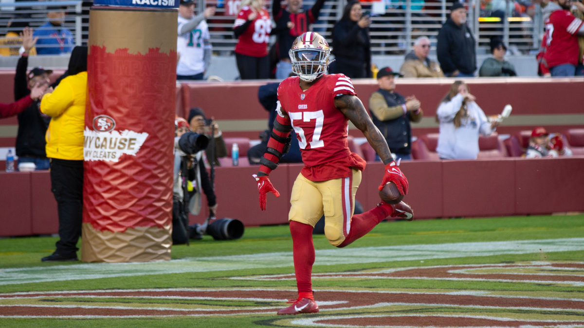 49ers LB Dre Greenlaw gets Tom Brady's autograph on intercepted ball  following game - DraftKings Network