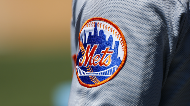 New York Mets logo is patched to a jersey.
