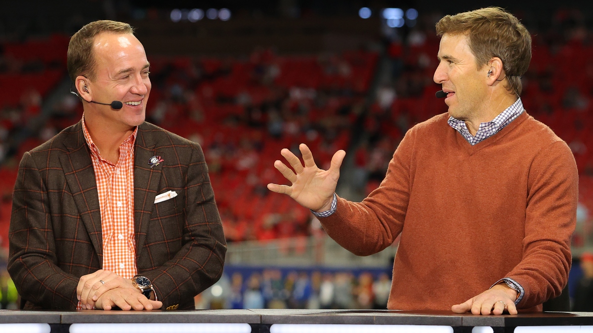 Eli Manning Shows Lil Wayne His Rap Skills & Peyton Looks Embarrassed