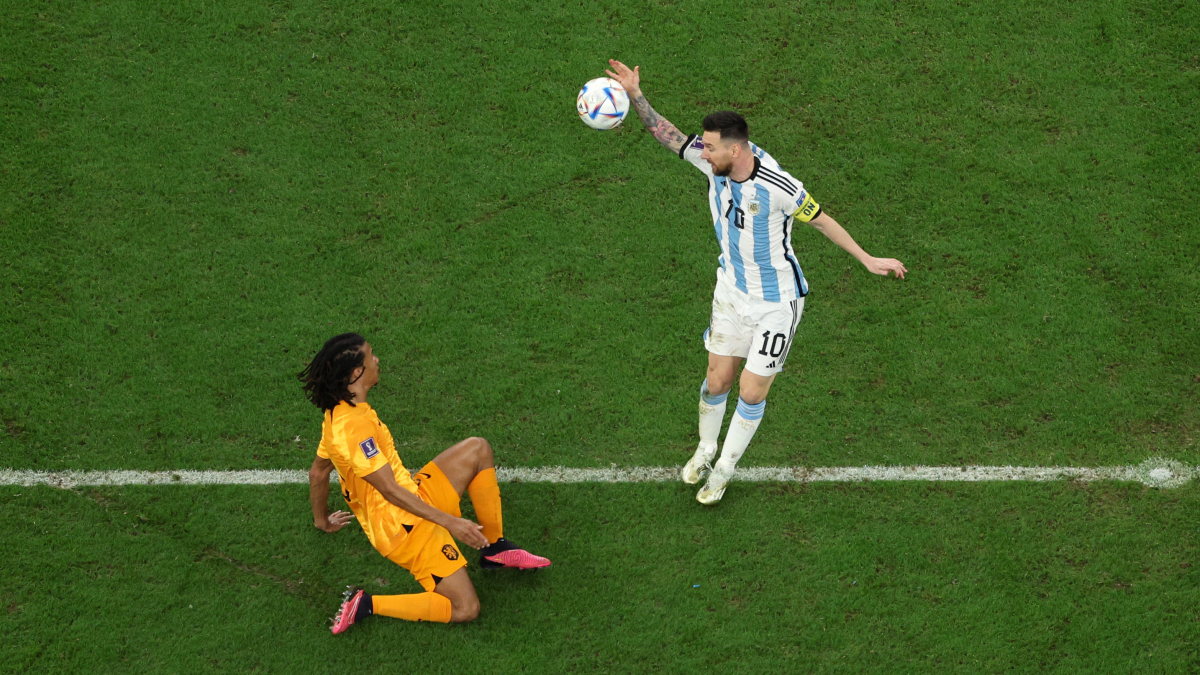 Lionel Messi hand ball World Cup