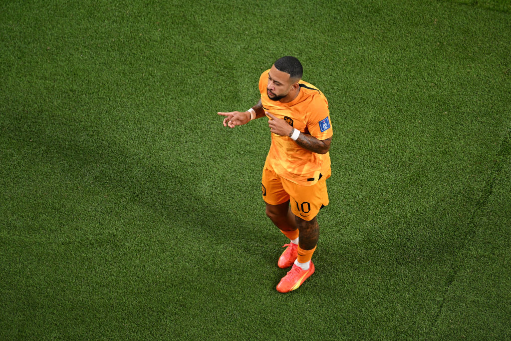 Memphis Depay celebrates goal in World Cup