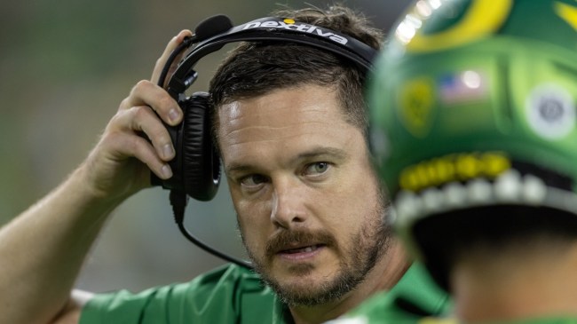 Oregon Ducks coach Dan Lanning