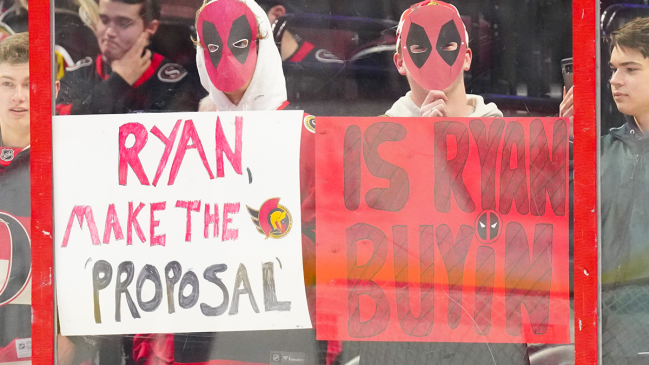 Ottawa Senators fans Ryan Reynolds signs