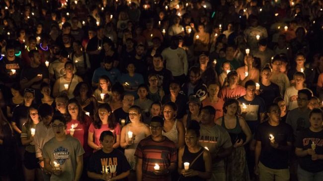 uva students holding a candle light vigil
