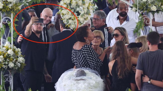 Gianni Infantino selfie at pele funeral