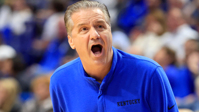 John Calipari questions a call from a referee.