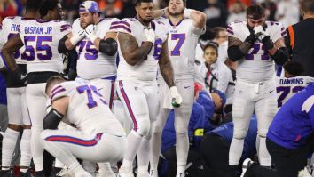 Fans Blast The NFL For Trying To Give Bills/Bengals Players 5 Minutes To Restart Game After Damar Hamlin Collapsed