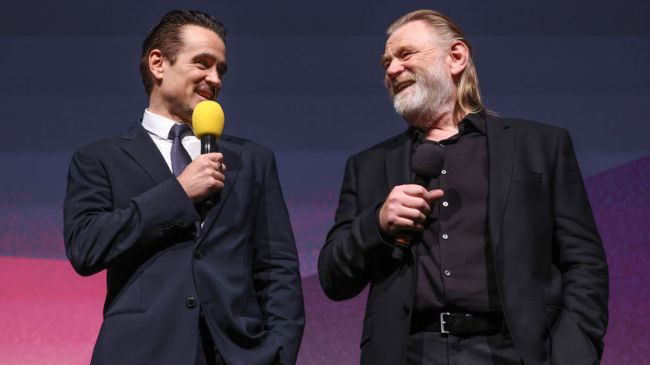 colin farrell and brendan gleeson speaking into microphones