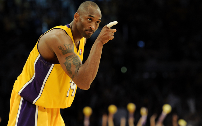 kobe bryant points and reacts