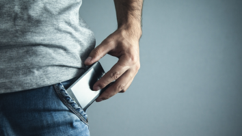 Neuroscientist Says Men Who Put Phones In Their Pockets Are Wrecking Their Fertility