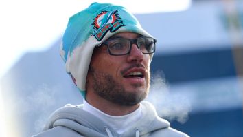 NFL Fans Suspect Dolphins HC Mike McDaniel Was Vaping On The Sideline