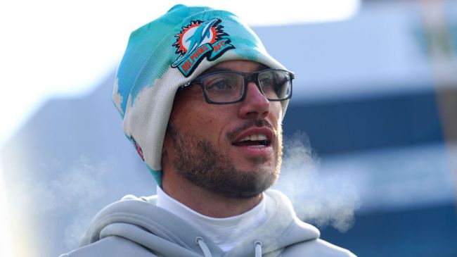 miami dolphins head coach mike mcdaniel in the cold