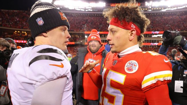 patrick mahomes and joe burrow shaking hands