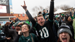 Arizona Restaurant Owner Sends Memo To Staff Warning Of ‘Obnoxious’ Eagles Fans Ahead Of SBLVII