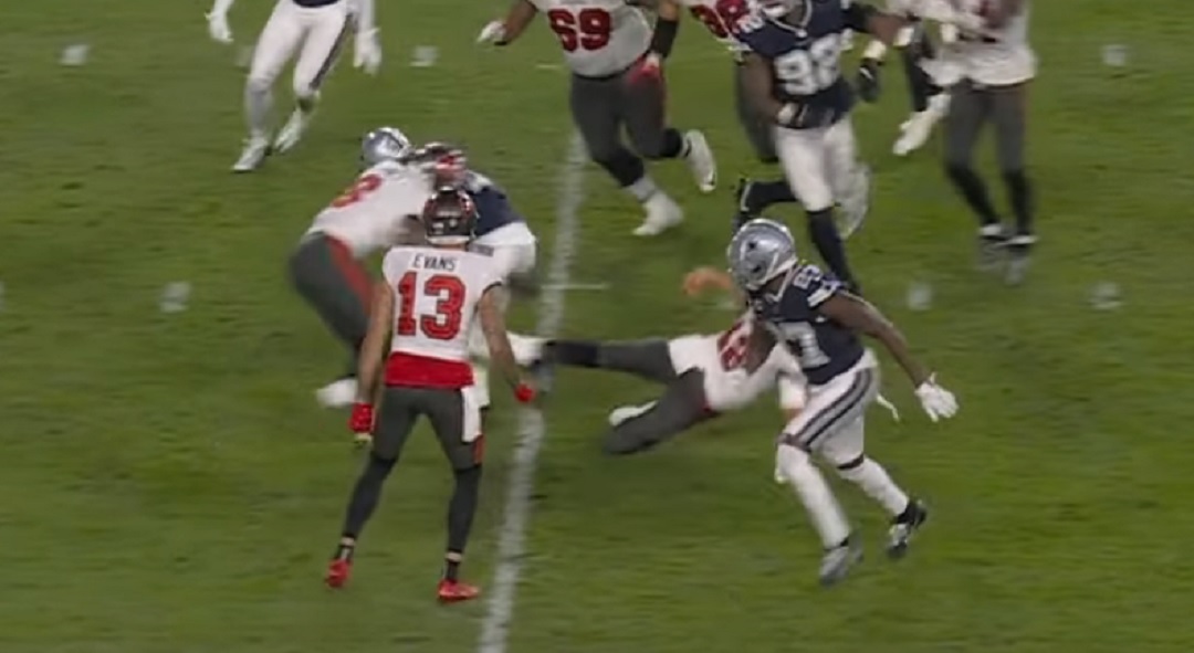 Fans Blast Tom Brady Over Dirty Slide Kick Tackle Attempt - BroBible