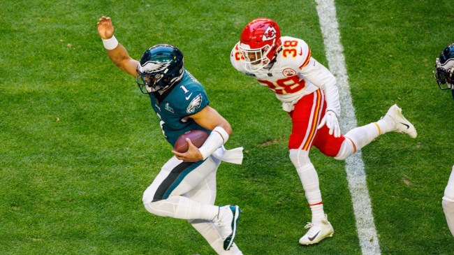 New Analysis Shows that Terrible Super Bowl Field Conditions Hurt The Eagles More Than The Chiefs