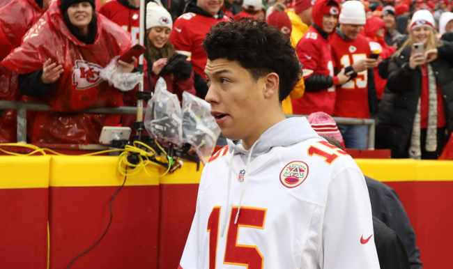 jackson mahomes in chiefs jersey on sidelines