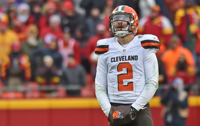 johnny manziel with browns on the field